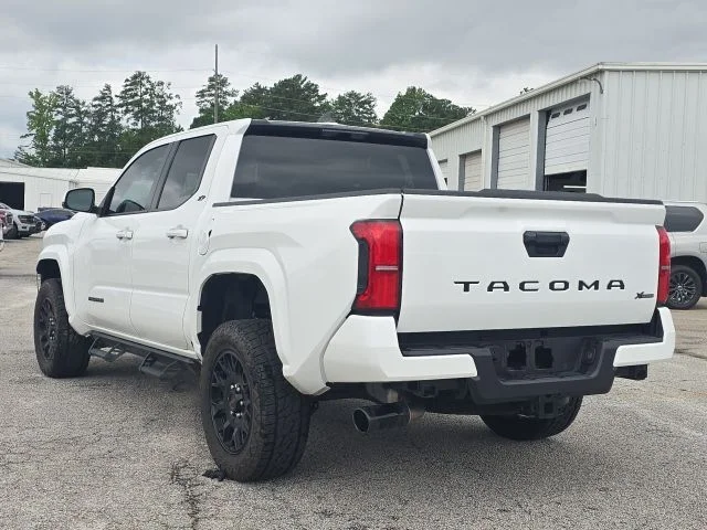 Used 2025 White Toyota SR5 image 3
