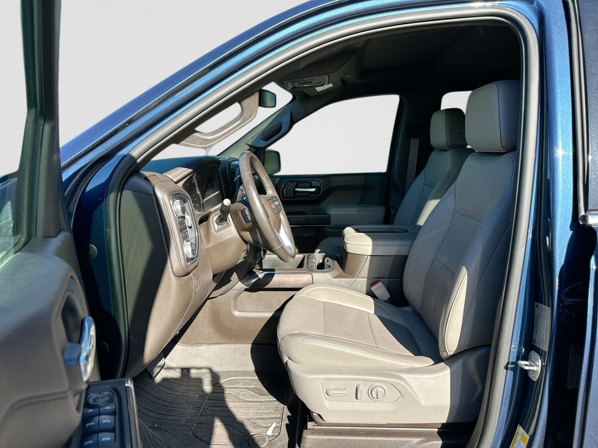 Used 2019 PACIFIC BLUE METALLIC GMC SLT image 2