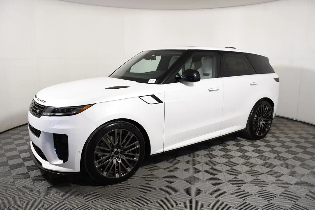 New 2026 Ostuni Prl Whi Land Rover SV image 2