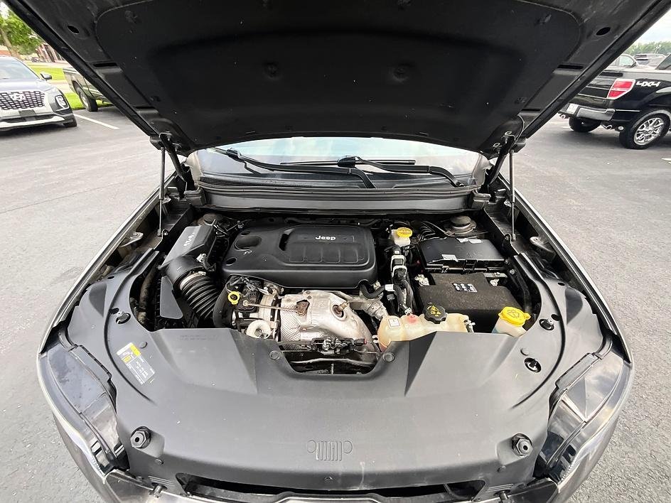 Used 2019 Gray Jeep Limited image 3