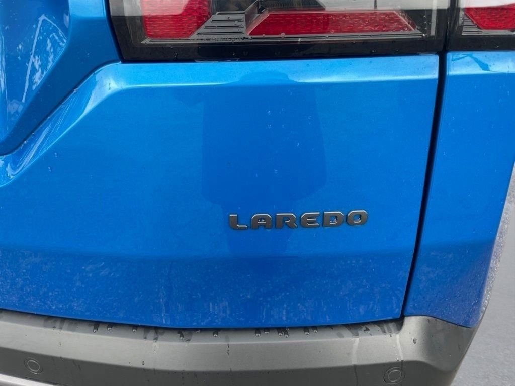 New 2026 Hydro Blue Pearl-Coat Exterior Paint Jeep Laredo image 13
