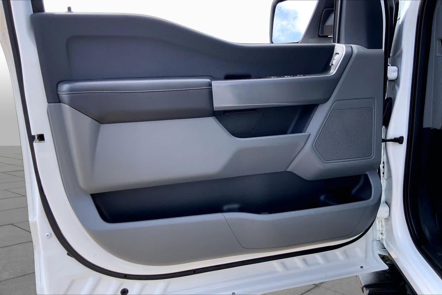 Used 2022 Oxford White Ford XLT image 22