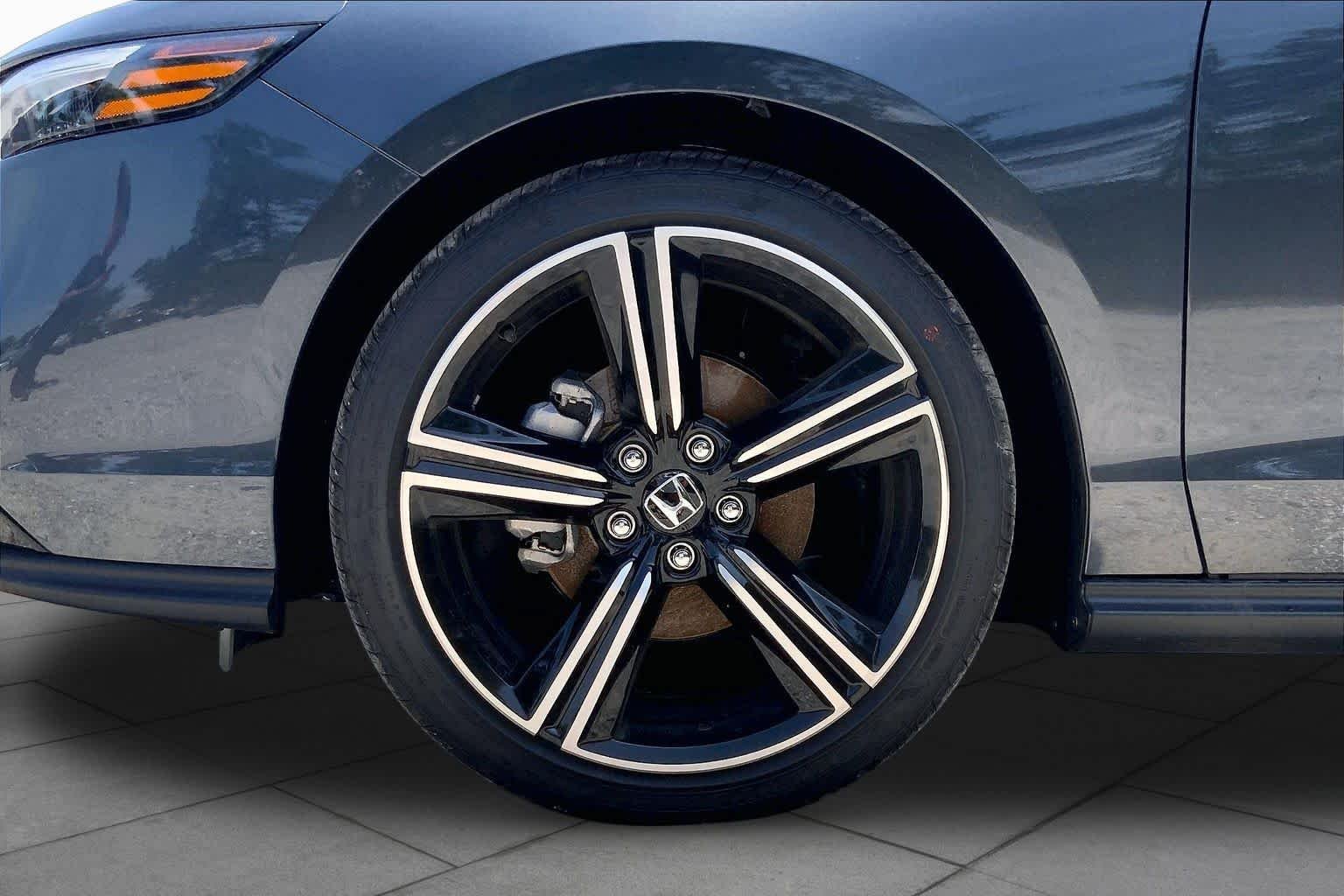 New 2026 Meteorite Gray Metallic Honda SE image 11