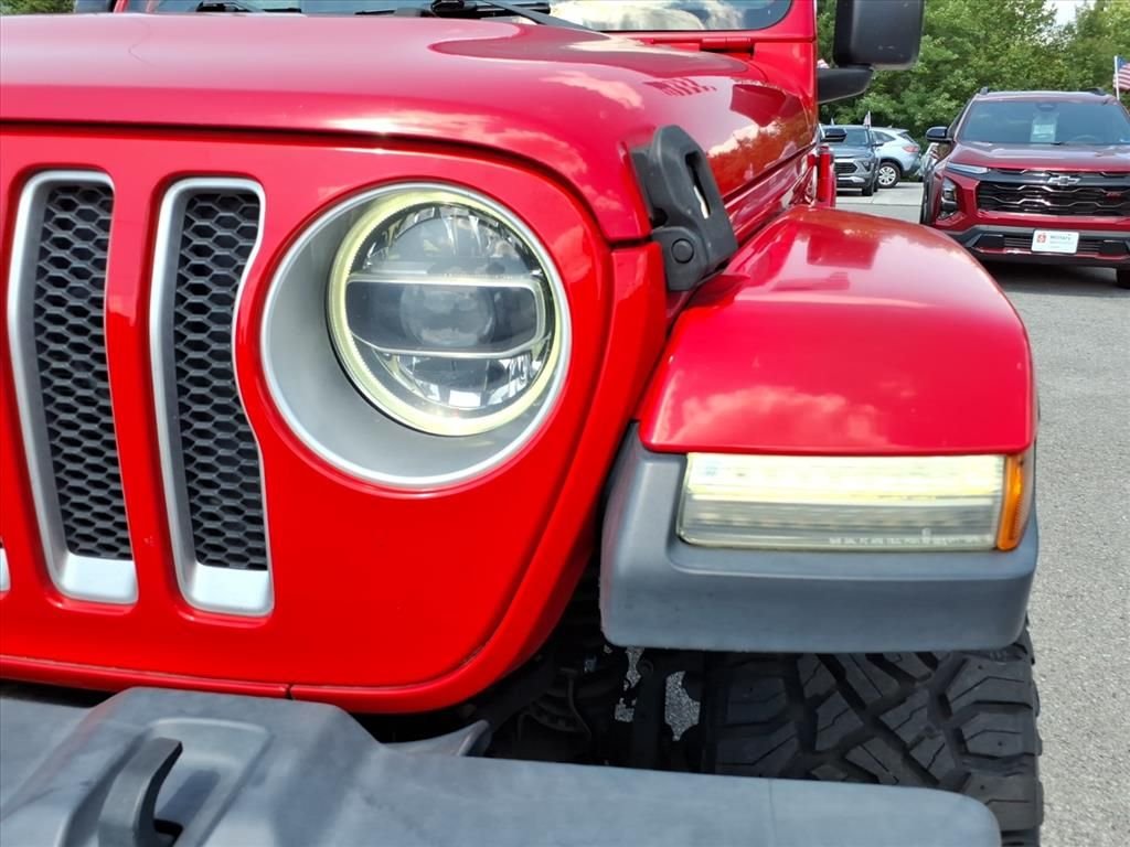 Used 2018 Red Jeep Unlimited Sahara image 10