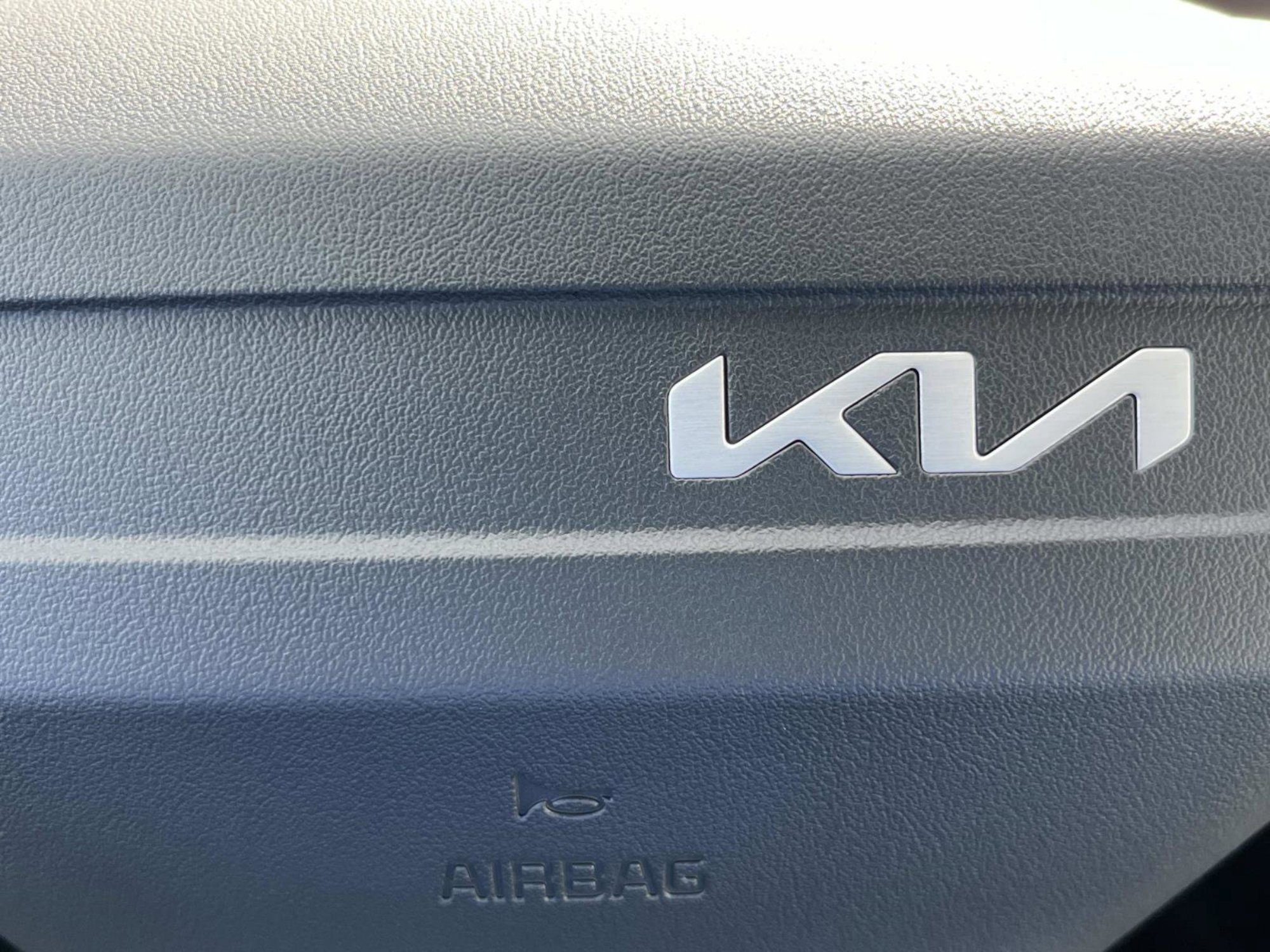 New 2026 Glacial White Pearl Kia EX image 30