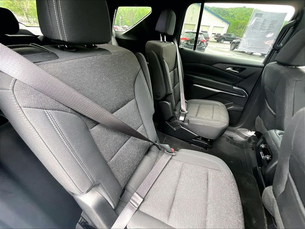 Used 2024 Summit White Chevrolet  image 16