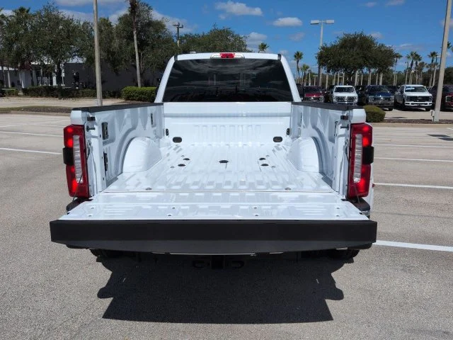 New 2027 Oxford White Ford F-350® Lariat® image 13