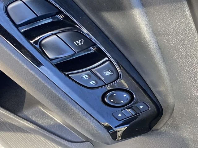 Used 2023 Silver Nissan 2.5 SV image 32