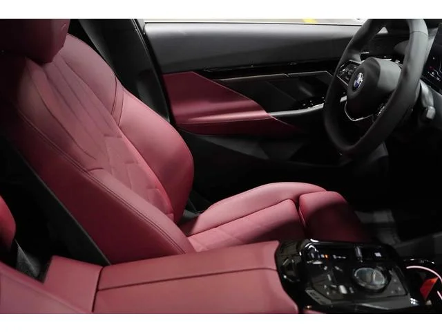 New 2026 Mineral White Metallic BMW 530i image 11