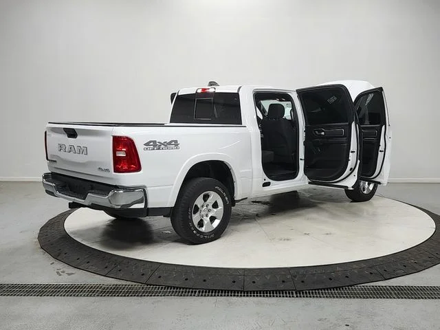 Used 2025 White Ram Big Horn/Lone Star image 15