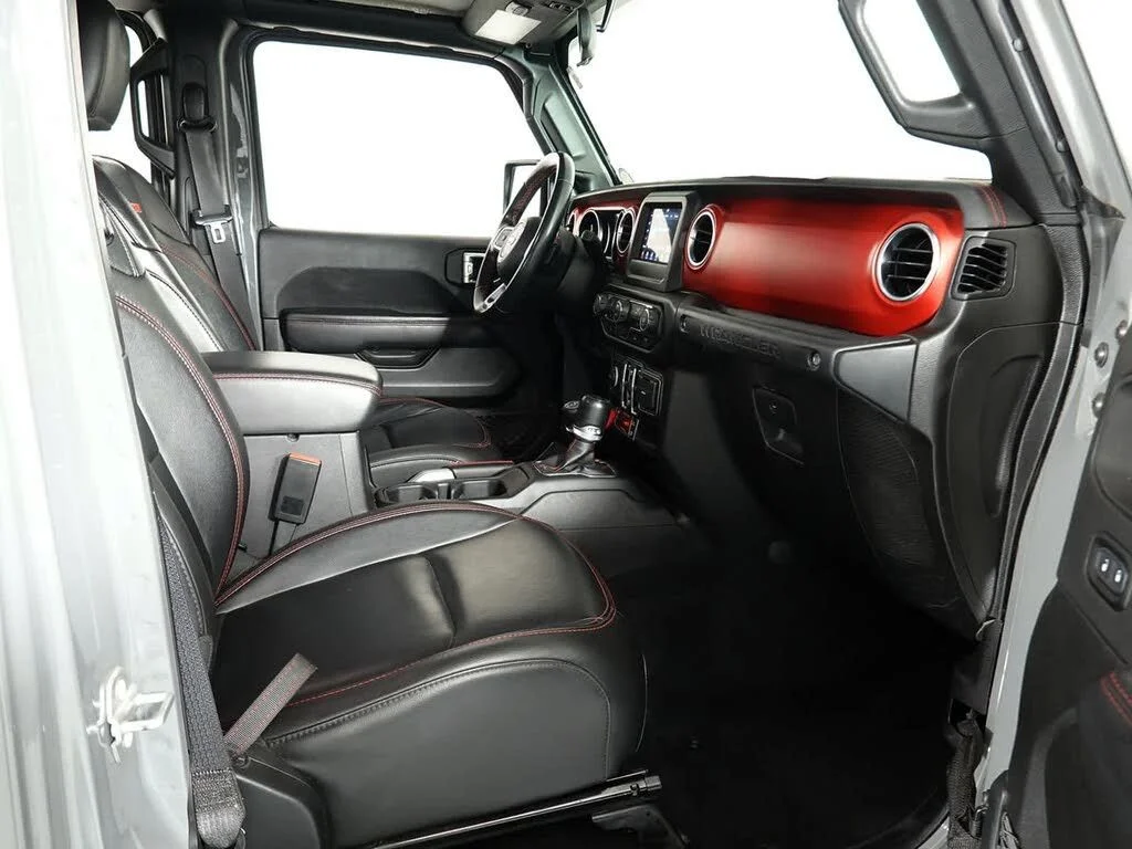 Certified Used 2021 Gray Jeep Unlimited Rubicon image 15