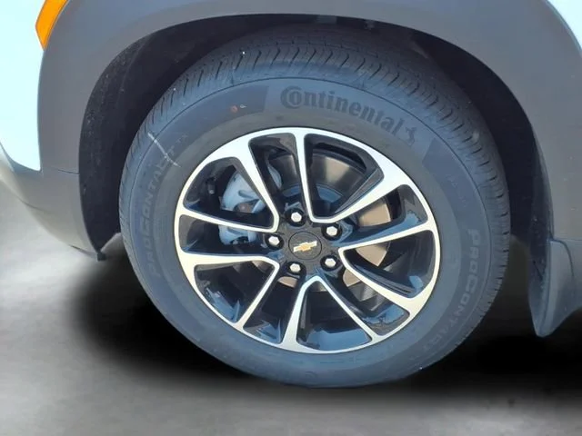 New 2026 Summit White Chevrolet LT image 15