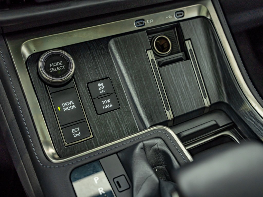 Used 2024 Silver Lexus 550 Luxury+ image 27