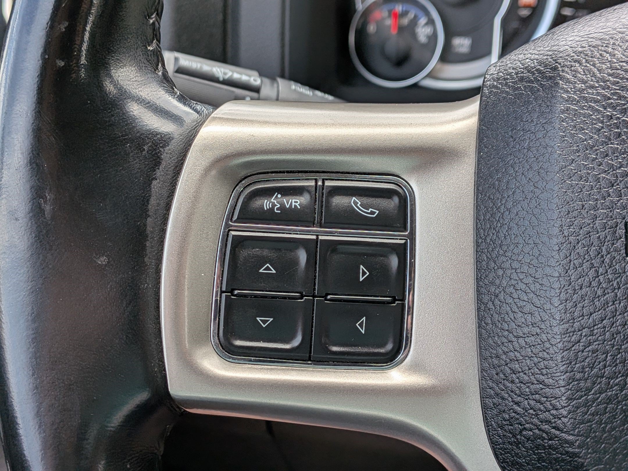 Used 2018 Brilliant Black Crystal Pearlcoat Ram Laramie image 19