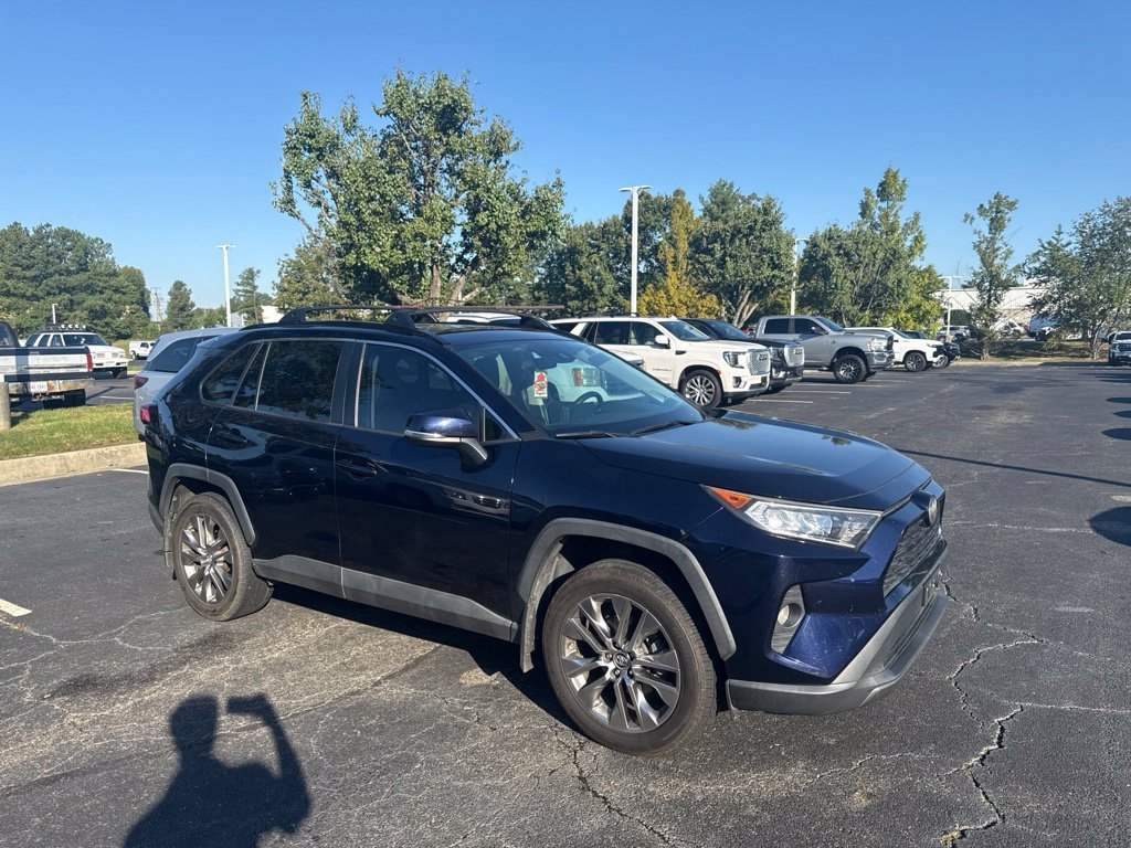 Used 2019 Blue Toyota XLE Premium image 3