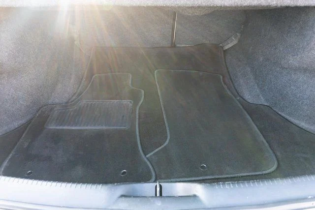 Used 2018 White Chrysler Limited image 10