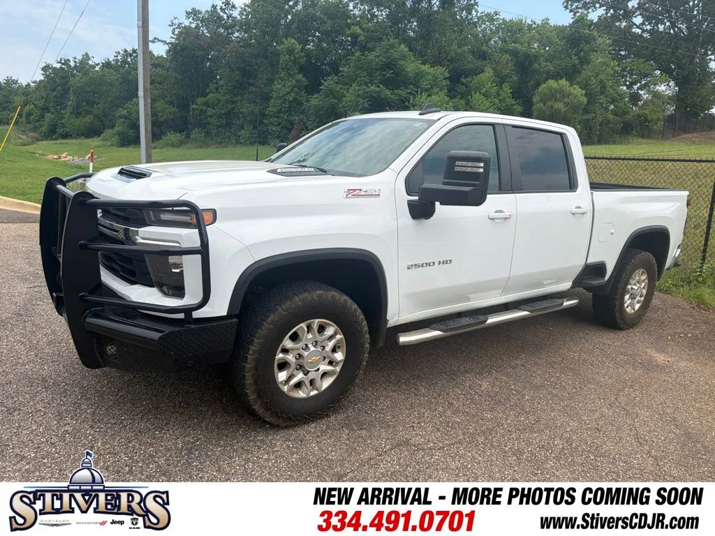 Used 2024 White Chevrolet LT image 5