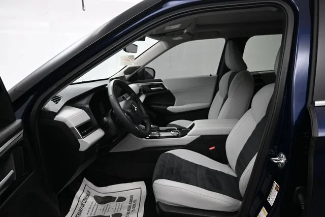 Used 2025 Cosmic Blue Met Mitsubishi SE image 10