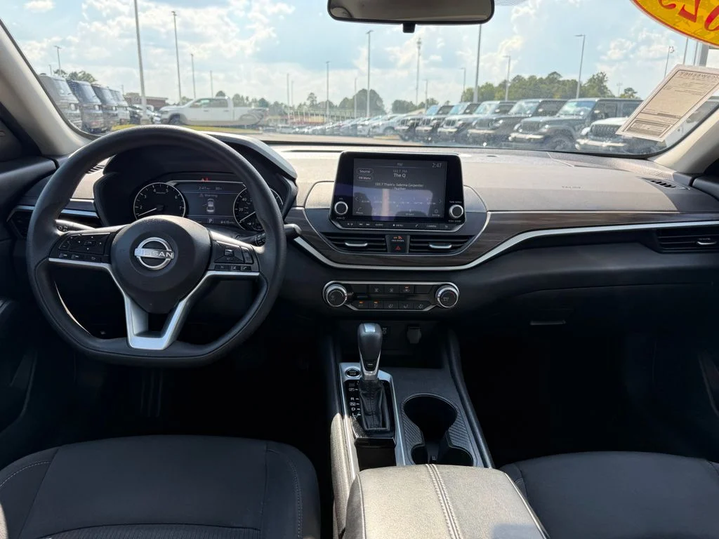 Used 2025 Black Nissan 2.5 SV image 7