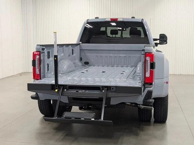 New 2026 Glacier Gray Metallic Tri-Coat Ford F-350® Platinum® image 68