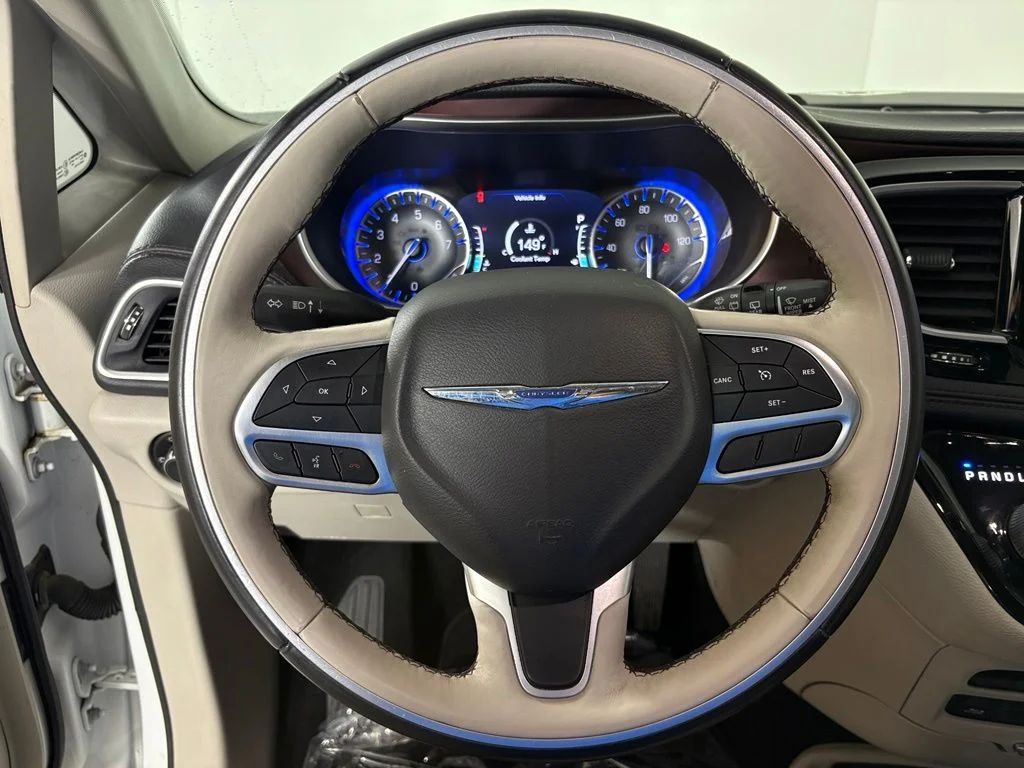 Used 2017 White Chrysler Limited image 19