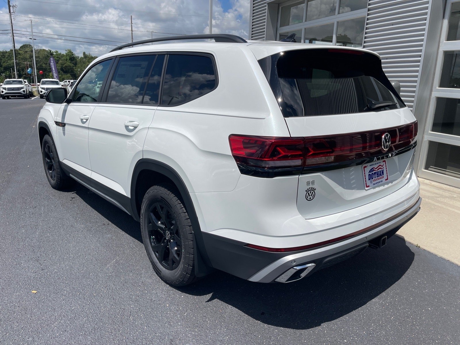 New 2026 Opal White Pearl Volkswagen Peak Edition 4Motion image 13