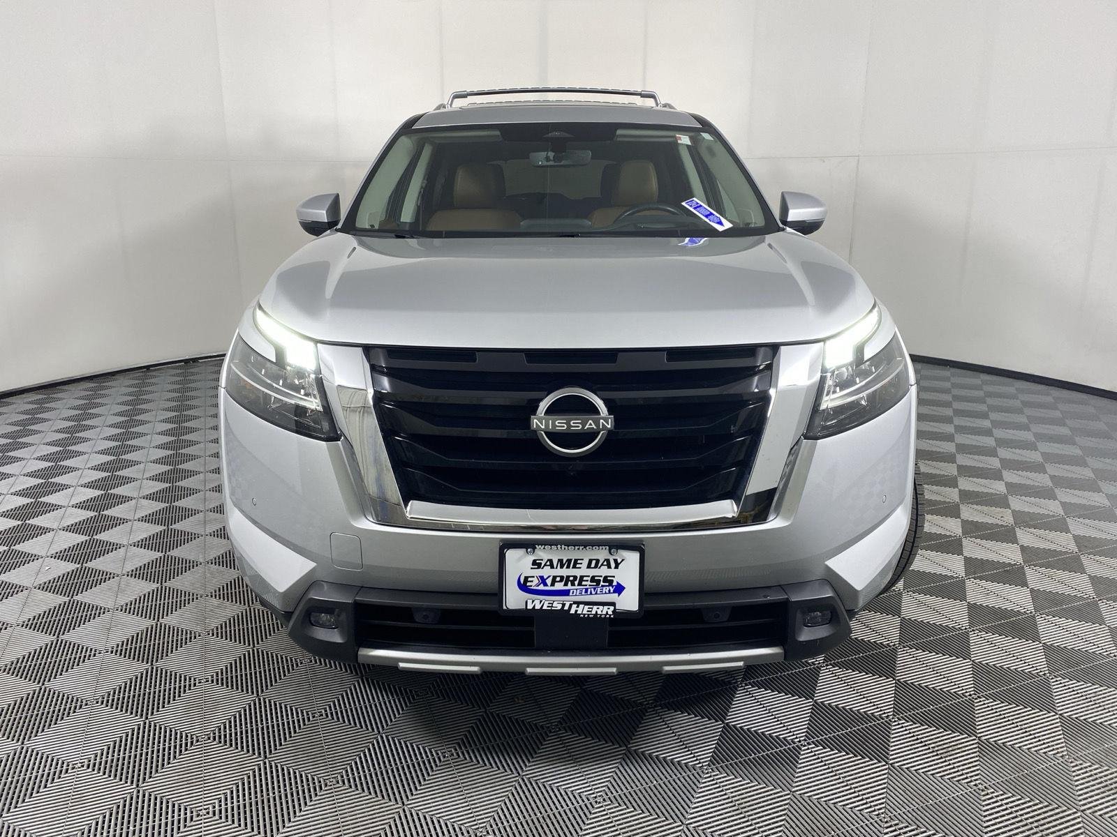 Used 2023 Brilliant Silver Metallic Nissan Platinum image 2