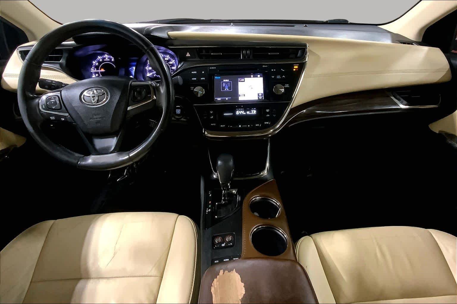 Used 2015 Ooh La La Rouge Mica Toyota XLE Touring image 16