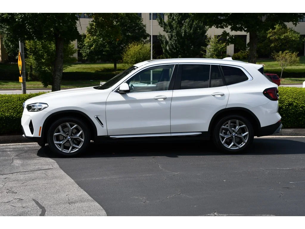 Used 2022 Alpine White BMW xDrive30i image 7