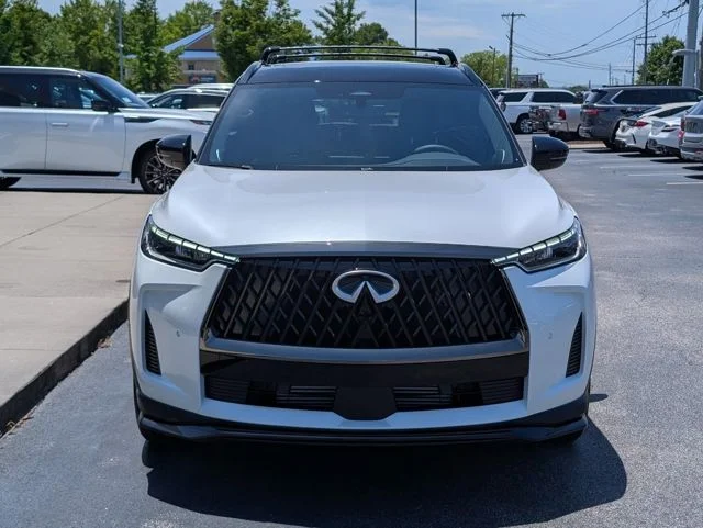 New 2027 2T RAD WHT INFINITI SPORT image 10