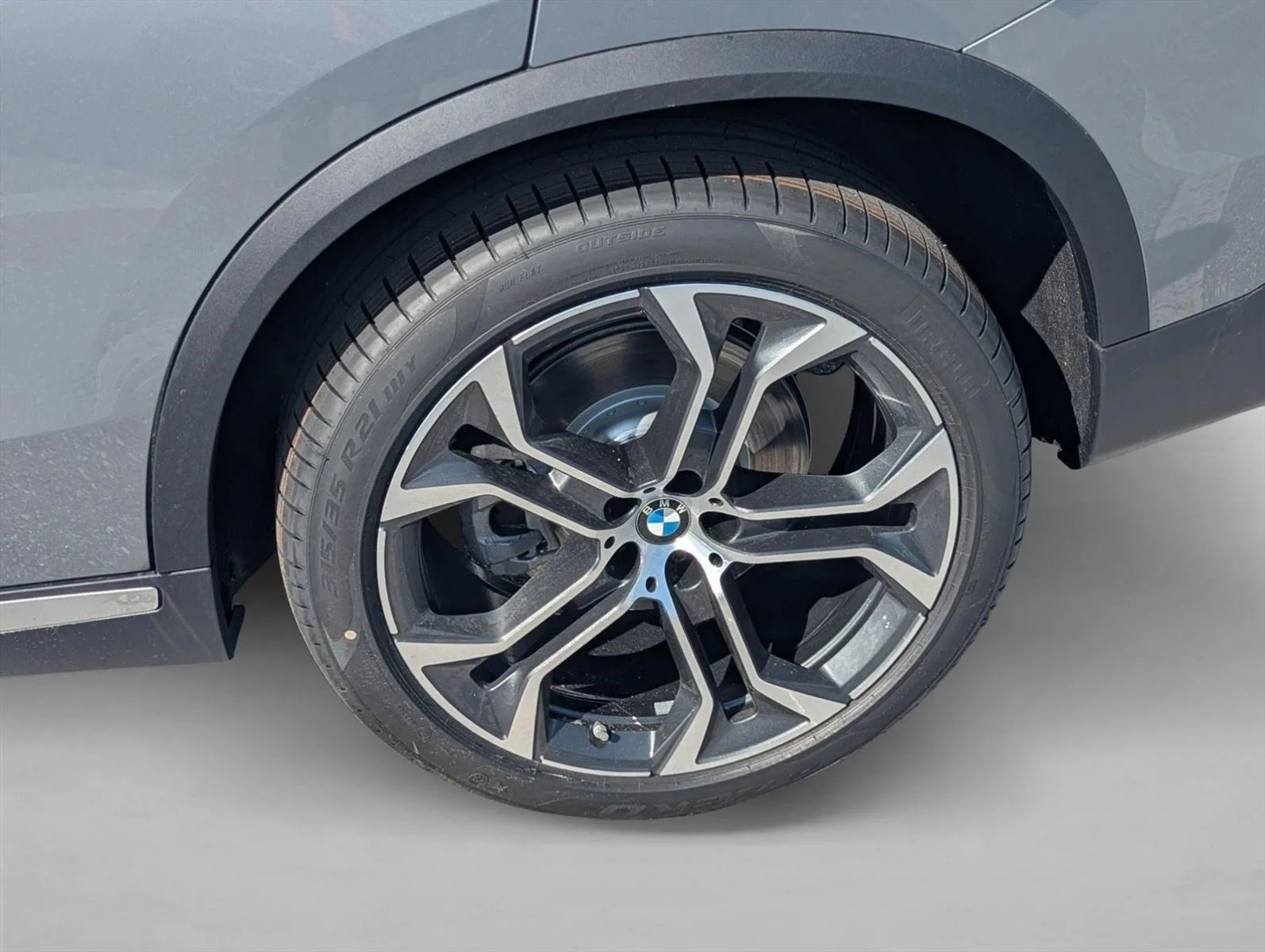 Used 2026 Skyscraper Grey Metallic BMW sDrive40i image 9