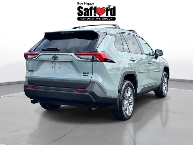 Used 2023  Toyota XLE image 9