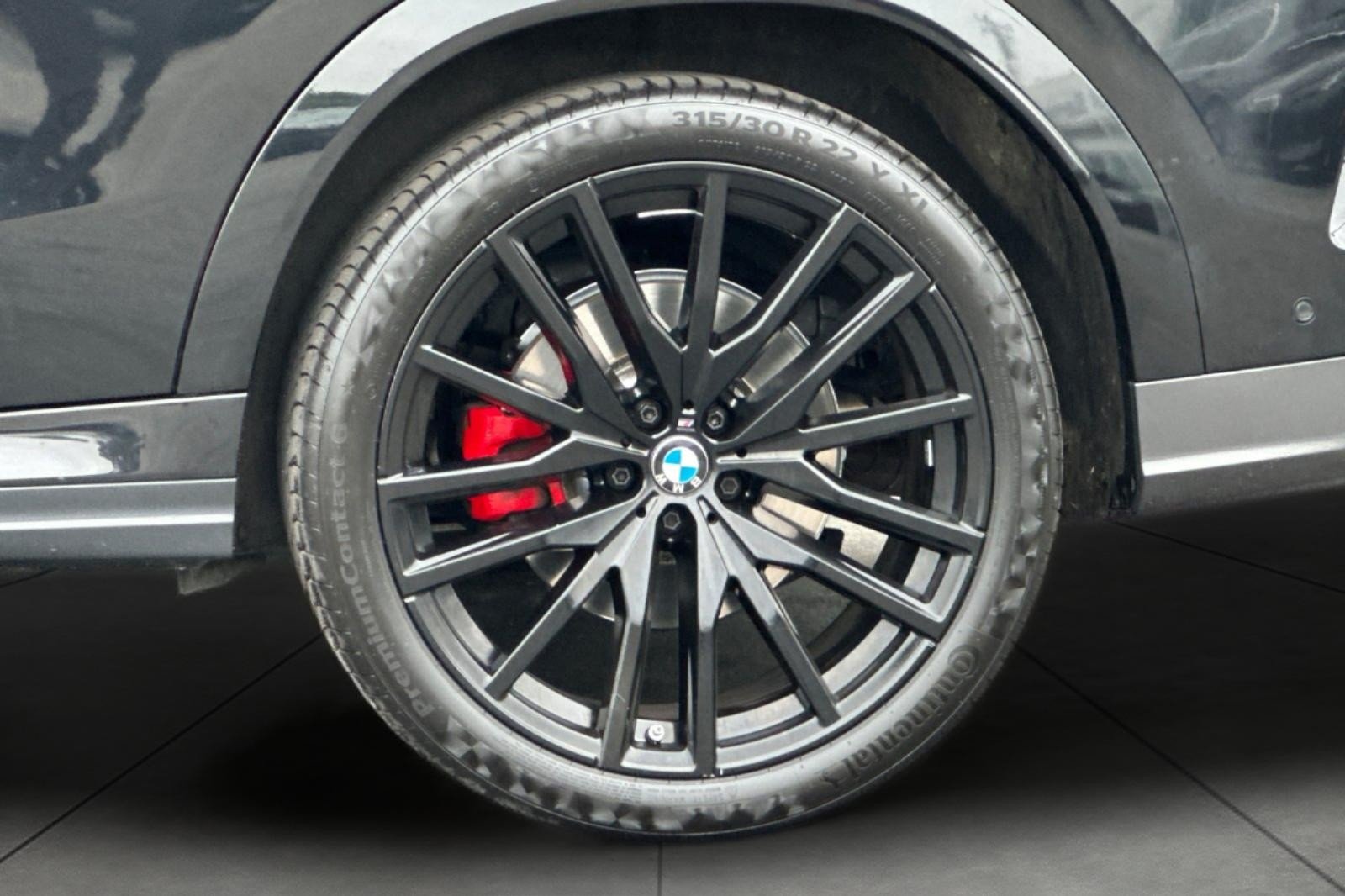 Used 2025 Black Sapphire Metallic BMW xDrive40i image 26