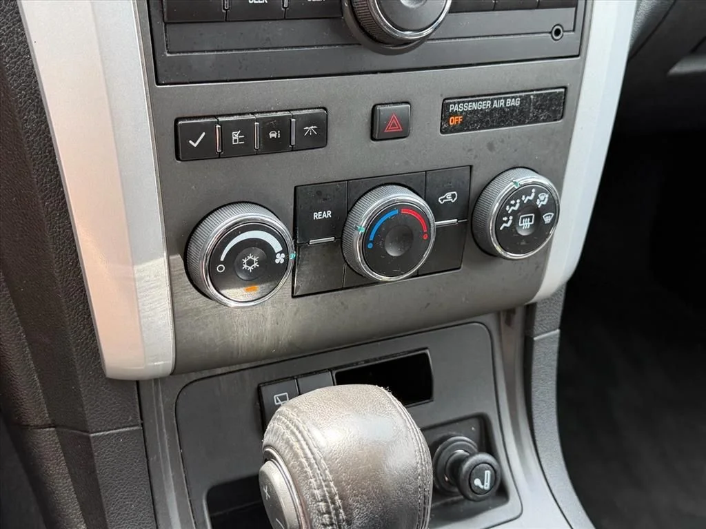 Used 2011 White Chevrolet LT image 20