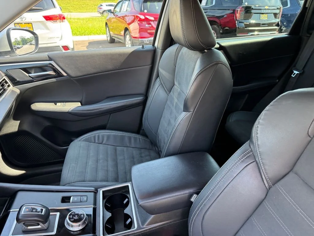 Used 2022 Silver Mitsubishi  image 10