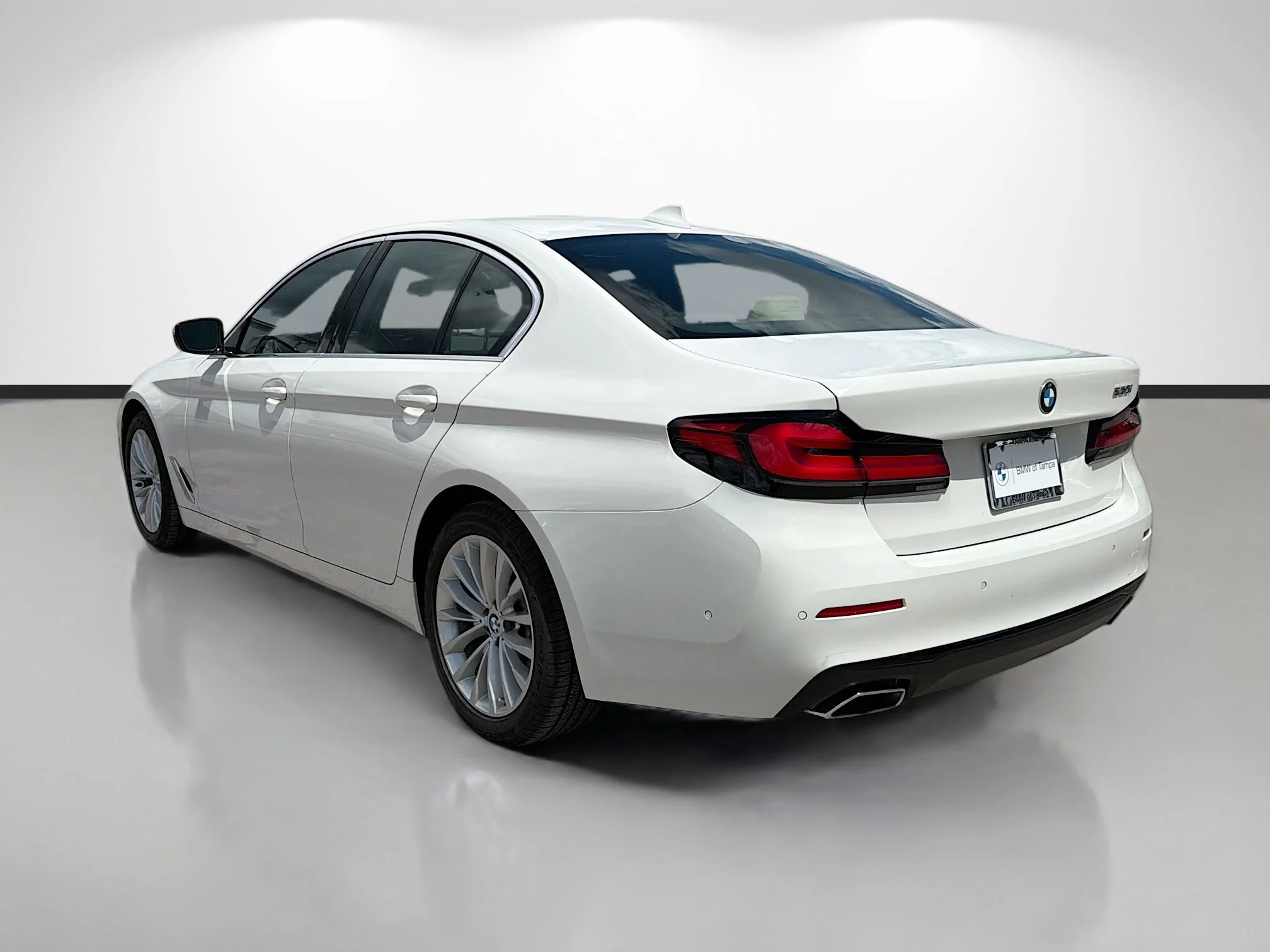 Used 2023 Alpine White BMW 530i image 5