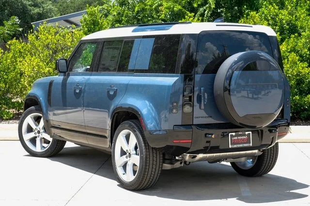 New 2026 Tasman Blue Land Rover X-Dynamic SE image 13