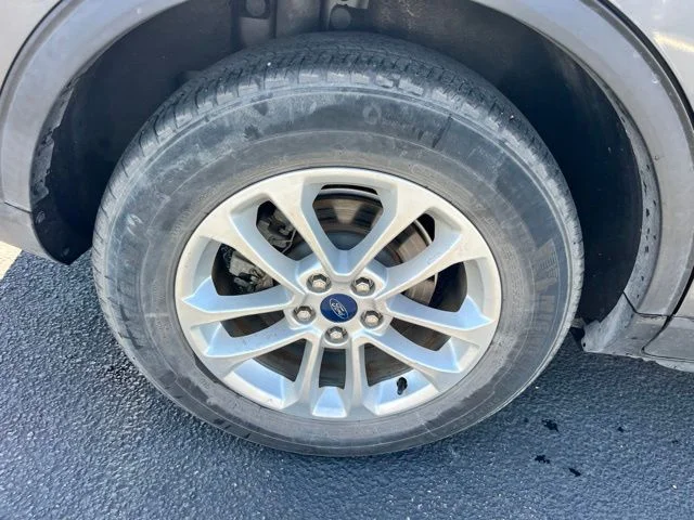 Used 2022 Gray Ford SE image 14