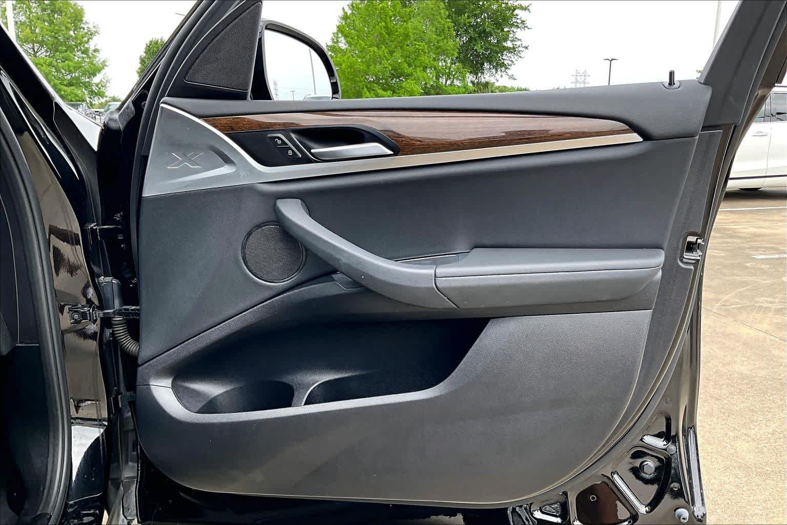 Used 2020 Jet Black BMW sDrive30i image 21