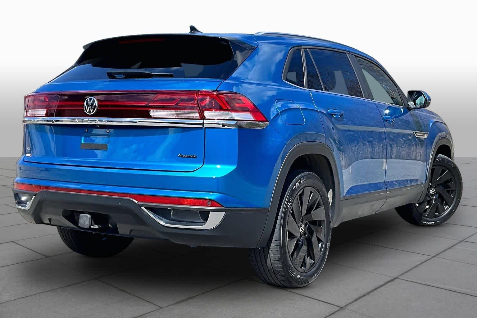 Used 2024 Kingfisher Blue Metallic Volkswagen 2.0T SE w/Technology image 13