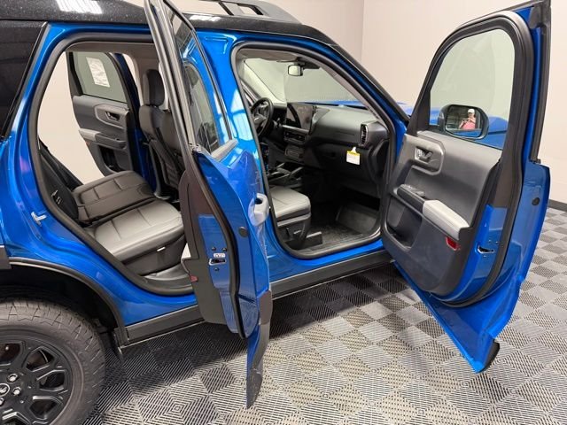 New 2025 Velocity Blue Metallic Ford Badlands® image 20