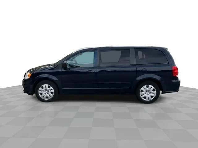 Used 2015 True Blue Pearlcoat Dodge SE image 5