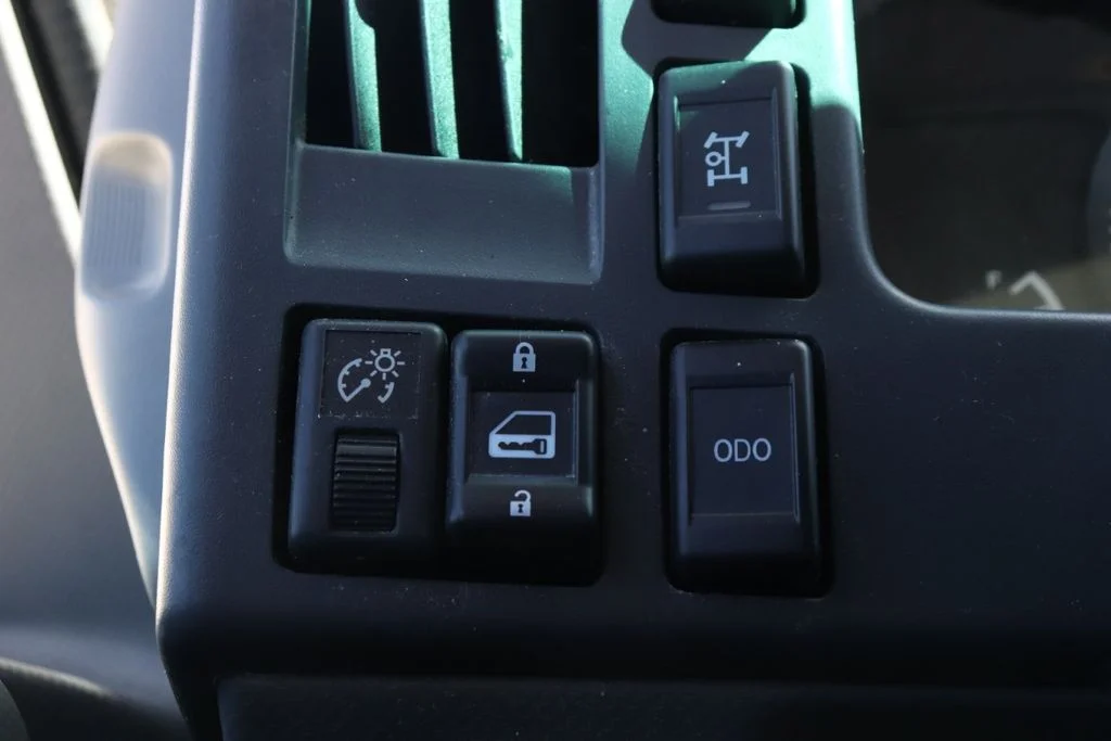 Used 2022  Isuzu NPR image 22