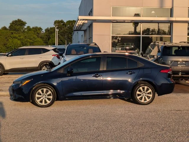 Used 2023  Toyota LE image 3