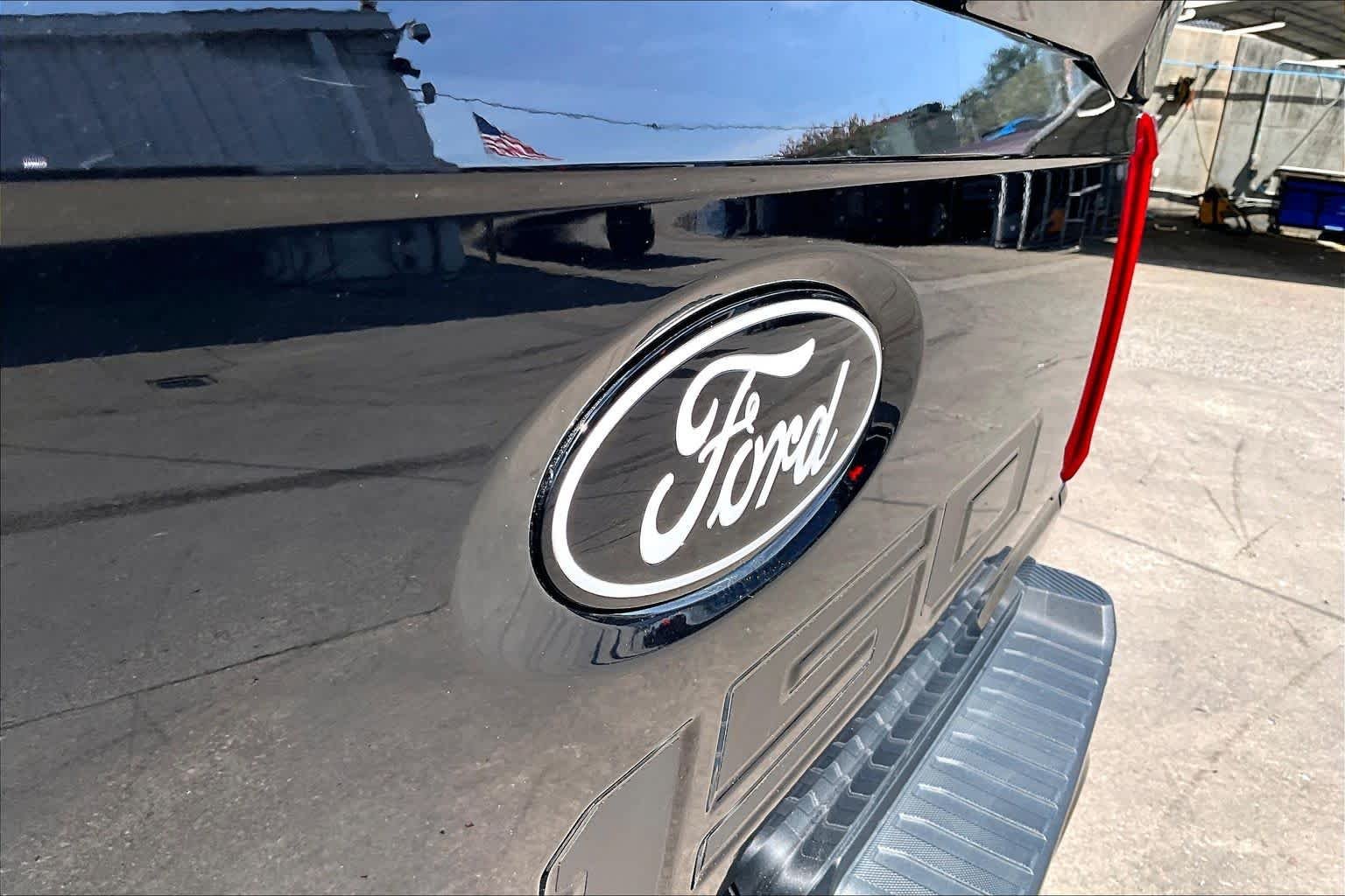 Used 2024 Agate Black Metallic Ford LARIAT image 33