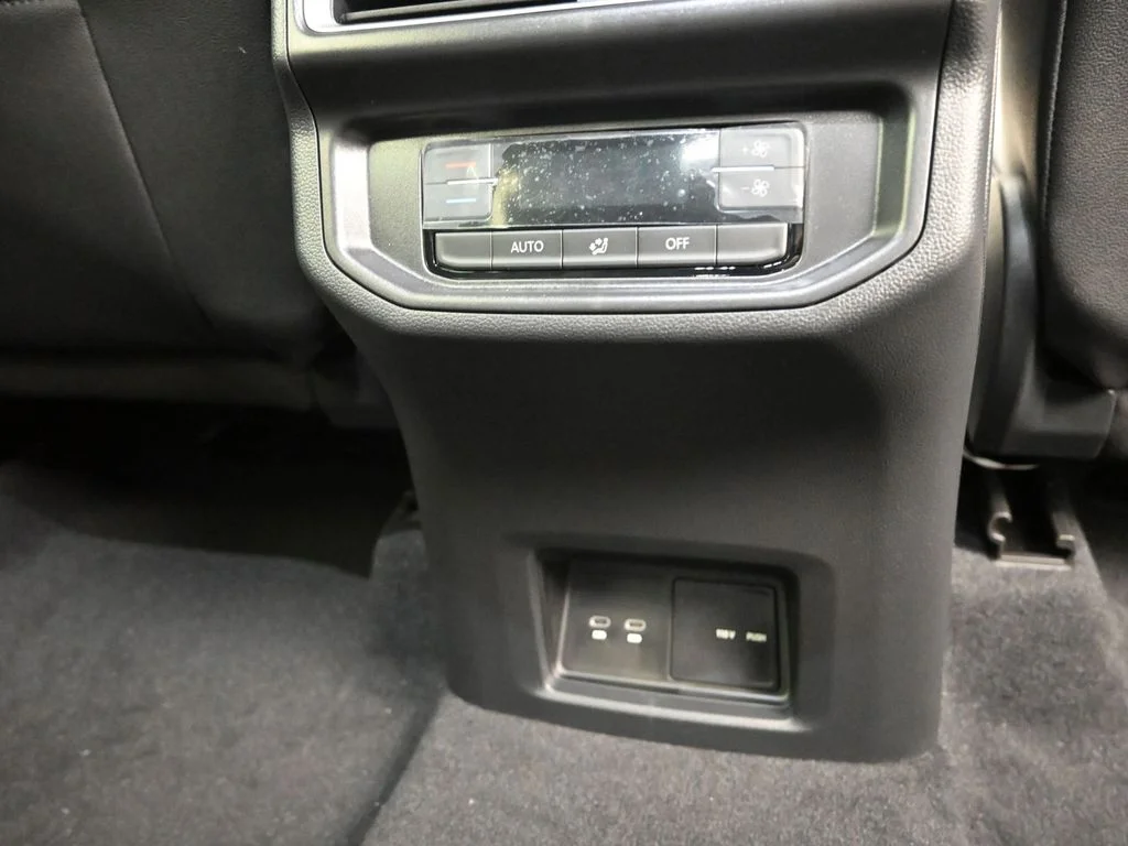 2026 Volkswagen Atlas SE w/Tech - Photo 11