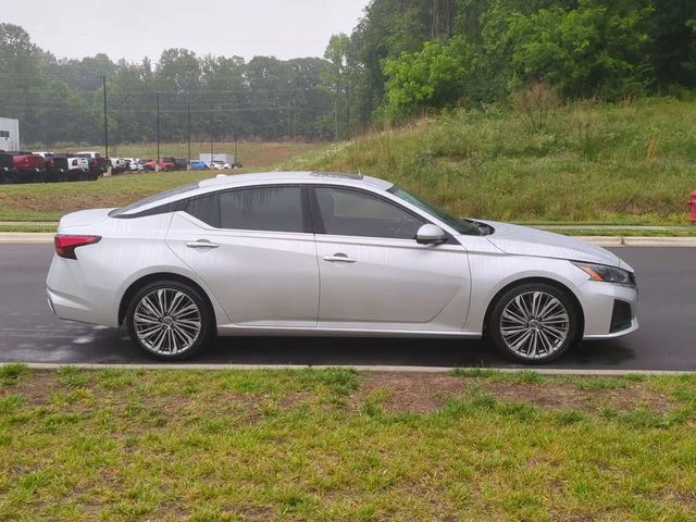 Used 2023 Silver Nissan 2.5 SL image 14