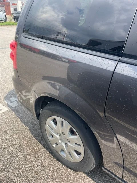 Used 2018 Gray Dodge SE image 10