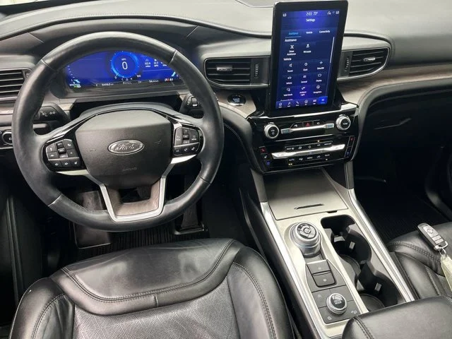 Used 2023 Black Ford Platinum image 17