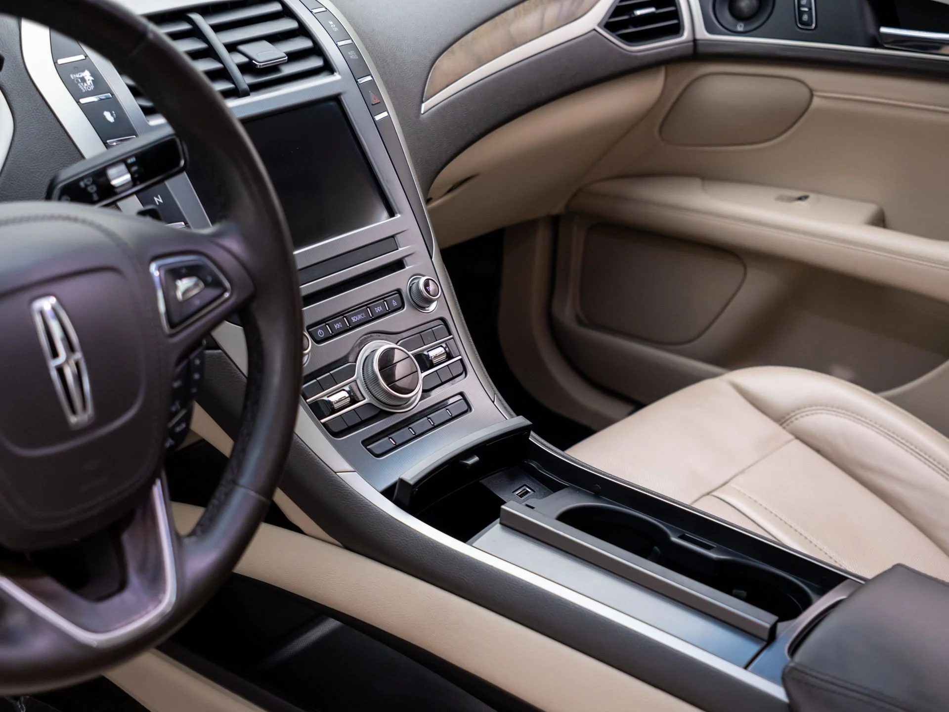 Used 2018 Blue Lincoln Reserve image 13